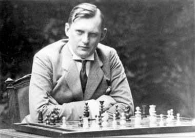 Alexandre Alekhine, quatrième champion du monde d‘échecs de 1927 à 1935 et de 1937 à sa mort en 1946