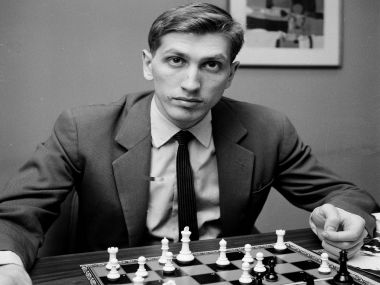Bobby Fischer, Champion des États-Unis à l‘âge de quatorze ans en 1957-1958, et surtout Champion du Monde d‘échecs de 1972 à 1975